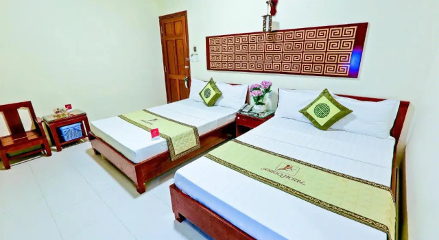 Трёхместный номер Superior Amigo Hotel