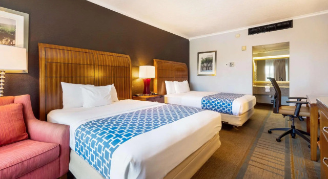 Четырёхместный номер Standard Econo Lodge Winter Haven Chain of Lakes
