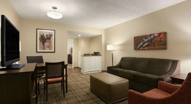Двухместный люкс Executive Embassy Suites by Hilton Cleveland Beachwood