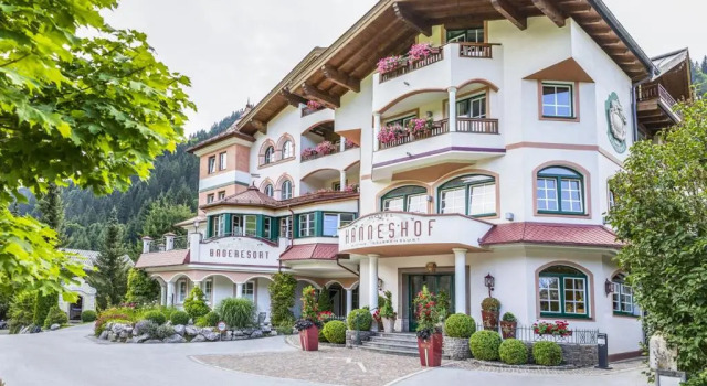 Familien- und Wellnesshotel Hanneshof, Забронировать Отель Отели и гостиницы Клайнарль, рядом с Shuttleberg (Флахаувинкль — Клайнарль), Отель