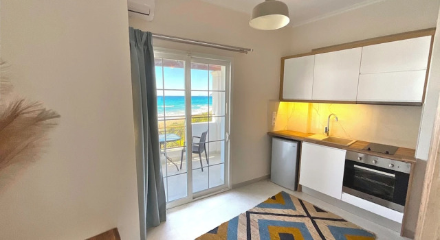 Beachfront 2-bed Luxury Suite - Agios Gordios Corfu Greece