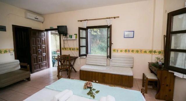 Студия Niriides Apartment