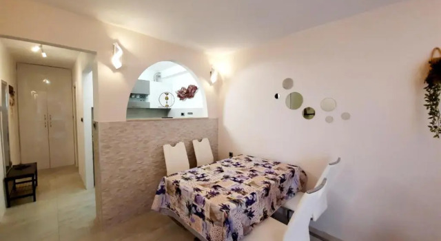 Split Symphony Garden: Modern, new Apartment (4+1), 5 min walk to ˝Firule˝ SAND BEACH, 12 min walk to CITY CENTER