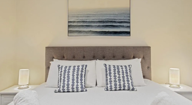 New 2 Bedroom Apt Minutes Walking to Darling Harbour