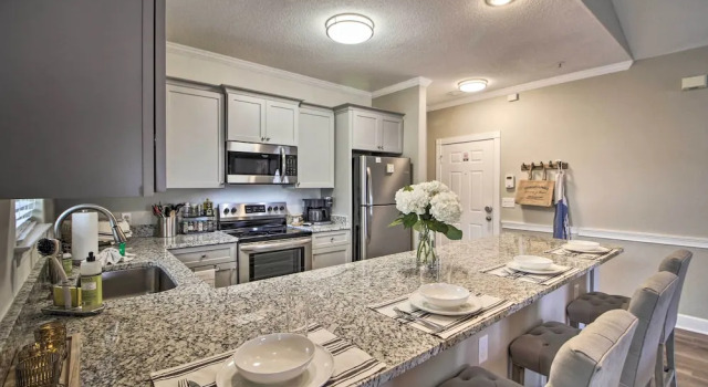 Апартаменты с 2 комнатами < 3 Mi to Broadway at the Beach: Updated Condo!
