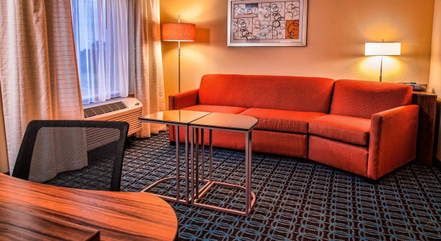 Двухместный люкс с 2 комнатами Fairfield Inn & Suites by Marriott Montgomery Airport
