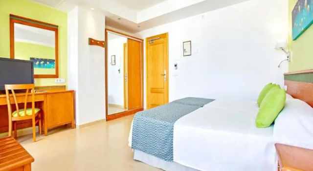Номер Standard с видом на город Universal Hotel Laguna
