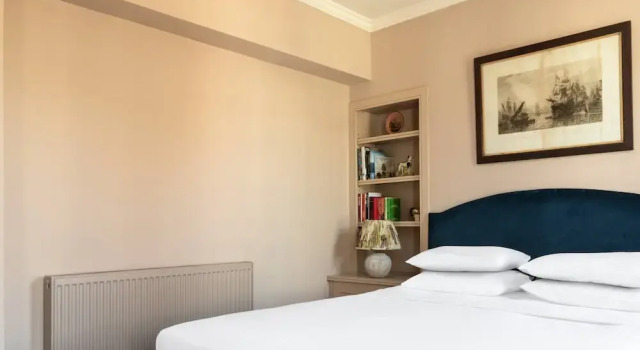 Vernon Street by Onefinestay, Забронировать Апартаменты/квартира Лондон Большой Лондон, рядом с Станция метро Kensington (Olympia)
