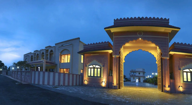 Sayaji Resort and Spa Udaipur, Забронировать Курортный отель Отели штата Раджастхана с парковкой, Парковка