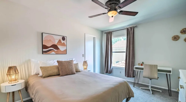 Коттедж Private Pool, Gas Grill: Chic Glendale Home!