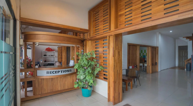 RedDoorz near Gajah Mada Pontianak, Book Guesthouse Pontianak 