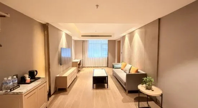Люкс Premier Kunlun Leju Hotel (People Plaza)