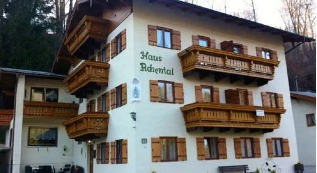 Gästehaus Achental, Varaa Hotelli Hotellit Baijeri pysäköinnillä, Pysäköinti