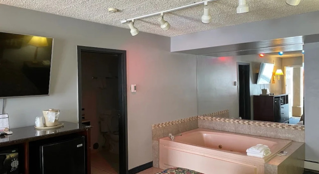 Люкс American Inn and Suites