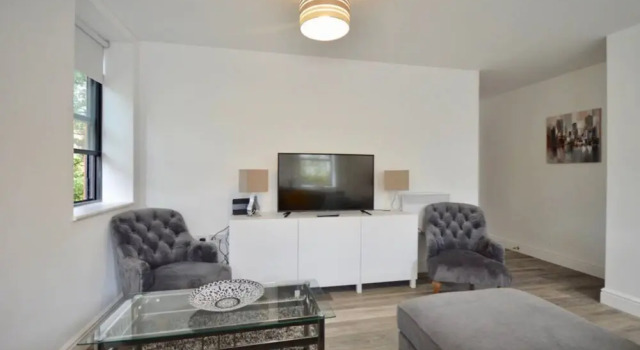 Stylish 2 Bedroom Apartment in Downtown Bristol