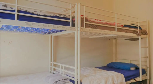 Кровать в общем номере myOZexp Palmerston Lodge