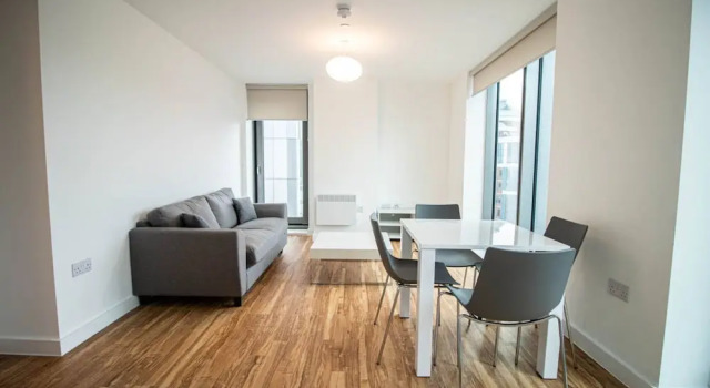 Large And Modern 2 Bedroom Flat With City Views