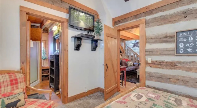Blessed Beyond Measure, 2 Bedrooms, Hot Tub, WiFi, Pool Table, Sleeps 7