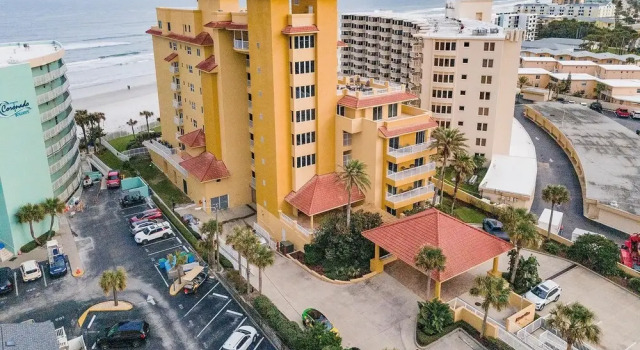 Atlantic Villas 102, Забронировать Апартаменты/квартира Отели Нью-Смирна-Бич с парковкой, рядом с Поле для гольфа Detwiler Park, Парковка