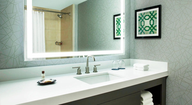 Четырёхместный клубный номер Standard Sheraton Syracuse University Hotel and Conference Center