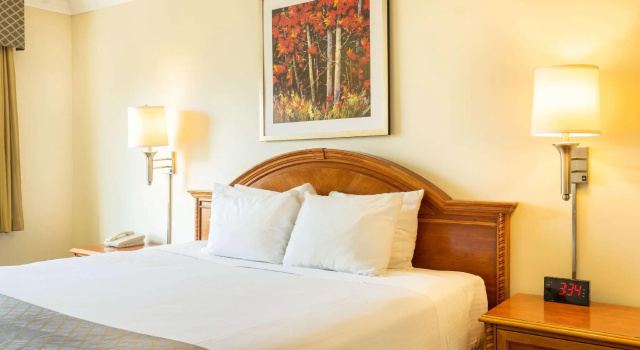 Двухместный номер Standard Days Inn by Wyndham Santa Monica