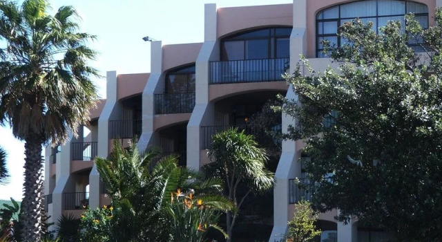 Kat Leisure Windsor Cabanas Courtyard