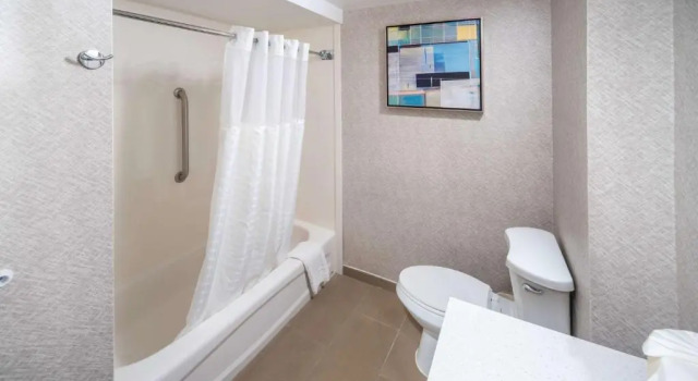 Номер Standard Best Western Plus Raleigh Crabtree Valley Hotel