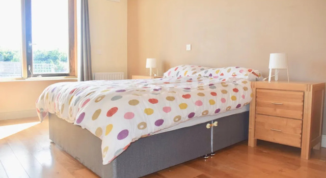 Spacious, Bright & Modern 3 Bedroom Family Home, Забронировать Отель Отели Дублина 3 звезды, рядом с Парк Херберт-парк, 3*