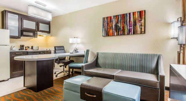 Четырёхместный люкс MainStay Suites Greenville Airport