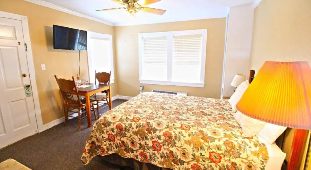 Двухместный номер Standard Peach Tree Inn & Suites