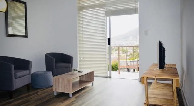 1 Bedroom Apartment With Table Mountain Views, Забронировать Апартаменты/квартира Отели Cape Peninsula с бассейном, Бассейн