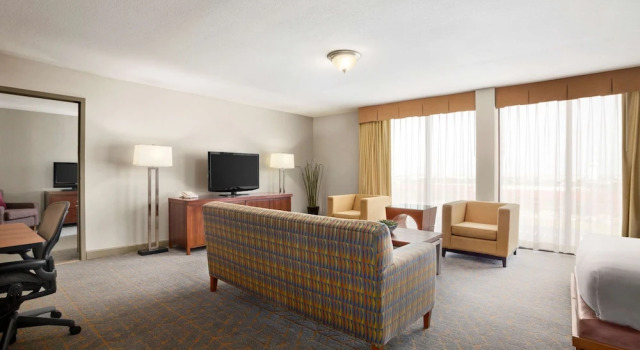 Клубный номер Executive DoubleTree by Hilton DFW Airport North