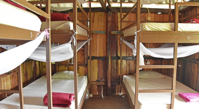 Кровать в общем номере Kingdom Cambodia Resort hotel Koh Rong