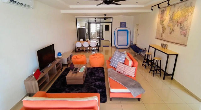 The Pallet house @ Bandar Sri Sendayan, Buchen Sie Ferienhaus SPA-Hotels in Seremban, SPA