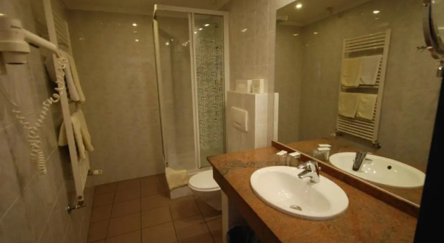Трёхместный номер Continental Hotel-Pension