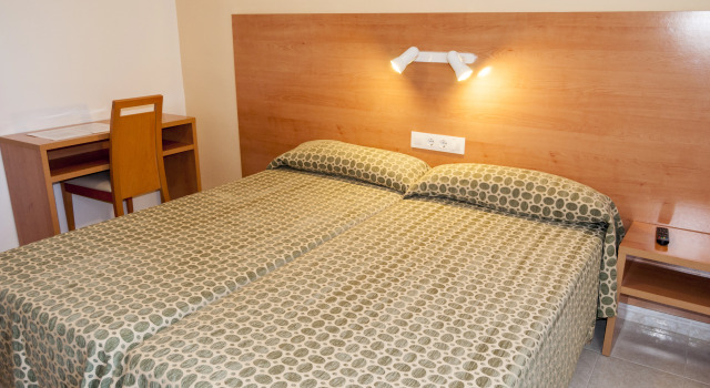 Hotel Madrid, Buchen Sie Hotel Ciutadella Menorca, in der Nähe von Leuchtturm von Ciutadella