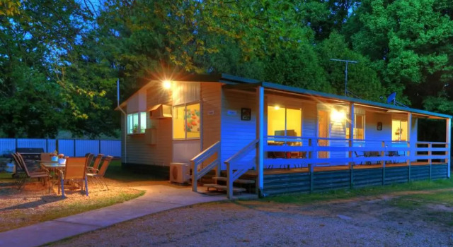 Коттедж с 3 комнатами Bright Porepunkah Holiday Park