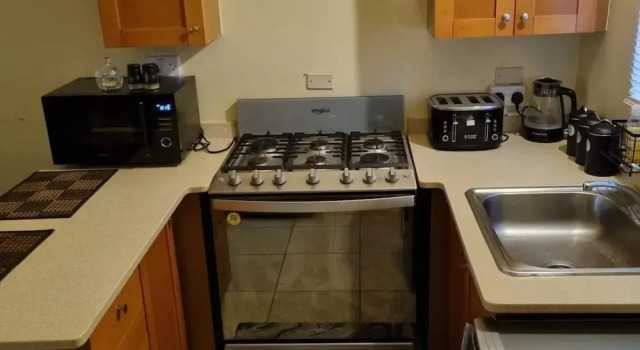 Charming 2-Bed House in Portmore gated community, Prenota Hotel Portmore Giamaica