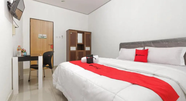 Двухместный номер Standard RedDoorz near RSU Suaka Insan