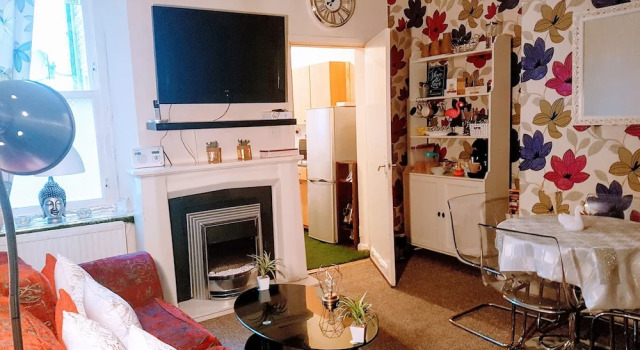 private home. Entry b'yard free parking., Varaa Hotelli 3 tähden hotellit kohteessa Merseyside, 3*