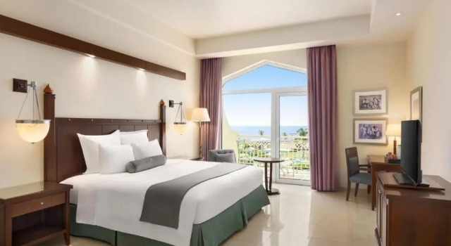 Двухместный номер с видом на бассейн и океан Wyndham Garden Salalah Mirbat