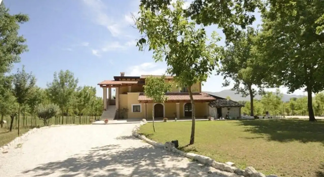 B & B Casale Frezzini, Buchen Sie Bed & Breakfast Scurcola Marsicana Abruzzen