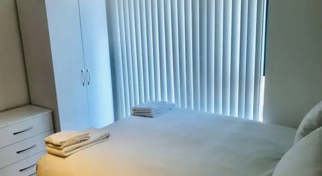 Spacious studio apartment in the heart of Oldham, Забронировать Апартаменты/квартира Олдем Большой Манчестер