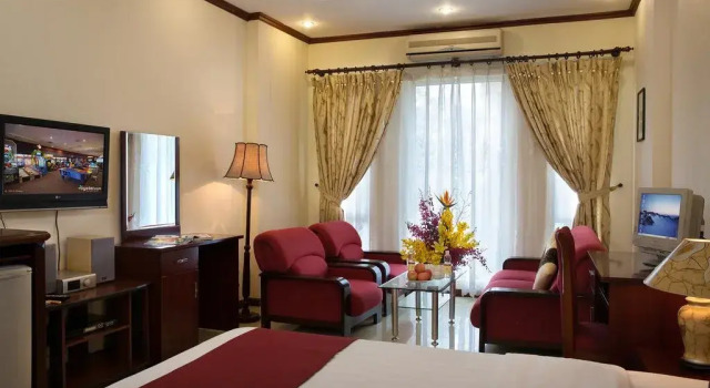 Aurora Central Hotel