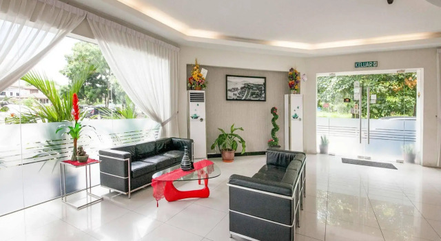 OYO Rooms Near Tanjung Aru Beach, Prenota Hotel Kota Kinabalu Sabah