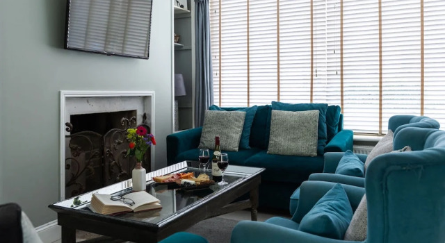 Stylish 4-bedroom Townhouse in the Heart of Bath