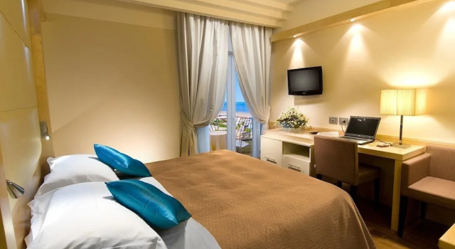 Двухместный номер Standard с балконом Hotel Sarti