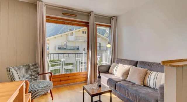 Apartment Fermes du Montenvers B11 - Alpes Travel - Central Chamonix - sleeps 4-5