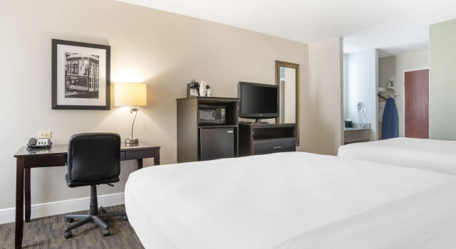 Четырёхместный номер Standard Best Western Bayou Inn