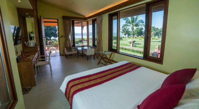 Люкс с видом на реку Bagan Thiripyitsaya Sanctuary Resort
